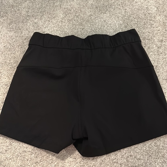 Lululemon On the Fly MR Short 2.5” flux - Picture 3 of 4